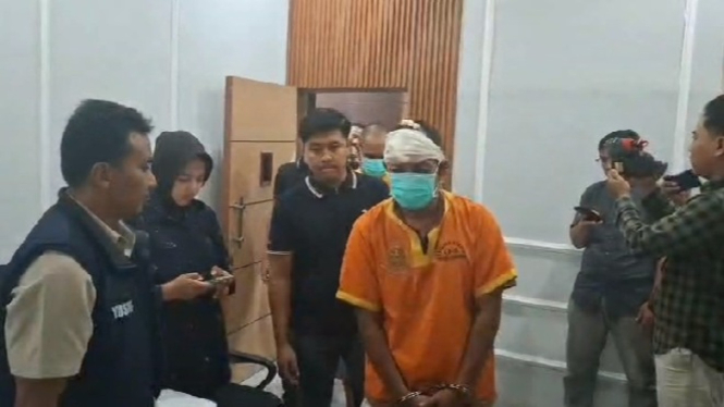 Pelaku N saat diamankan di Mapolres Lamongan