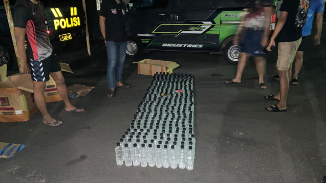 Ratusan Arak Bali Diamankan Polres Blitar