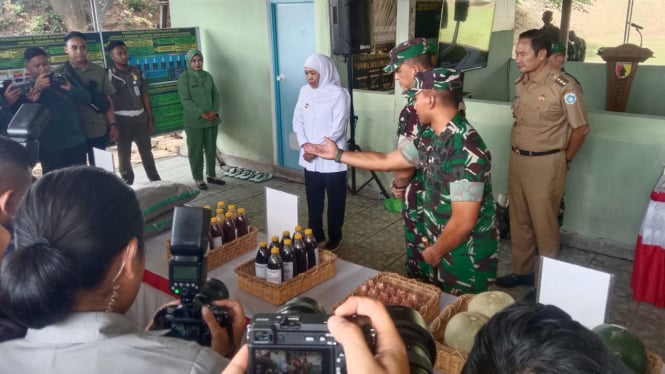 Gubernur Jatim Khofifah Indar Parawansa saat berkunjung di Lamongan.
