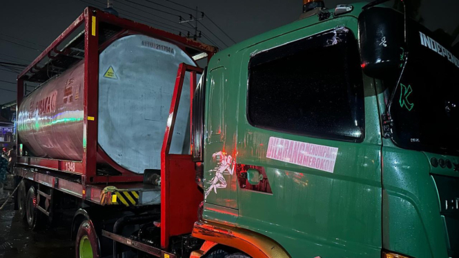 Mobil tangki yang dicuci para korban