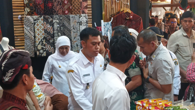 Mas Ibin (tengah) Bersama Wapres Gibran di Blitar Jadoel