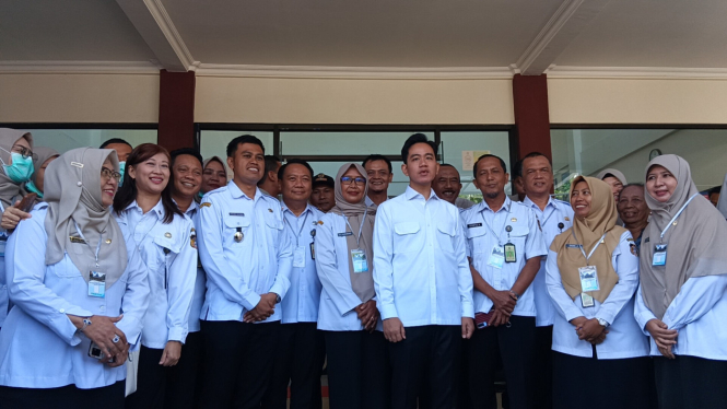 Mas Ibin bersama Wapres Gibran di Puskesmas Sukorejo