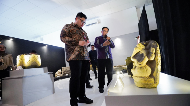 Bupati Hanindhito Himawan Pramana saat di Museum Kediri