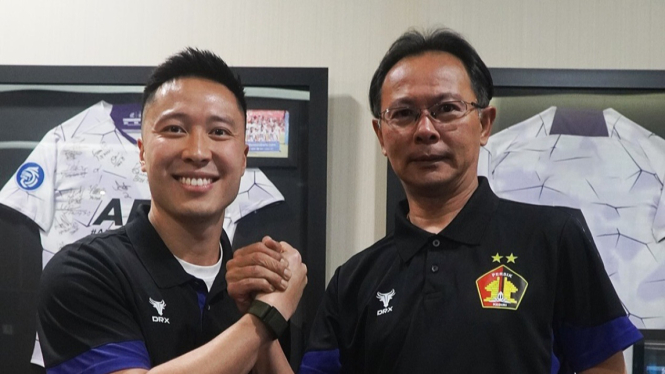 Pelatih baru Persik Ong Kim Swee (Kanan)
