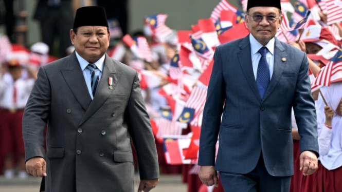 Presiden RI Prabowo Subianto bersama PM Malaysia