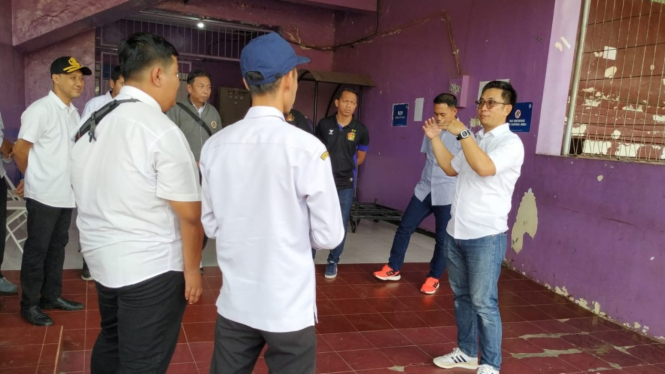 Pihak Pemkot Kediri meninjau Stadion Brawijaya