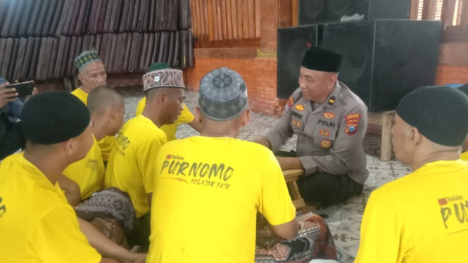 Ipda Purnomo Saat Mengajar