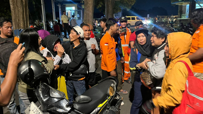 Keluarga pria loncat di Sungai Brantas Mojokerto