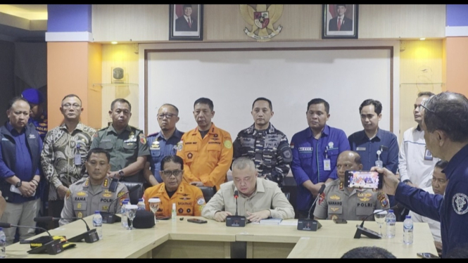 Konpres tenggelamnya KMP Tunu Pratama Jaya di Selat Bali.