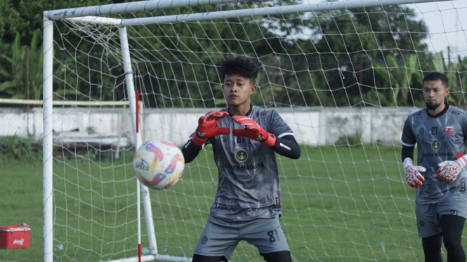 Kiper Muda Madura United Rendy Razzaqu