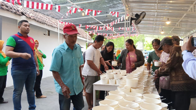 Pembagian Makan Gratis di Lapas Tulungagung