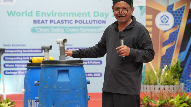 Sosialisasi manajemen sampah di Poltera Sampang