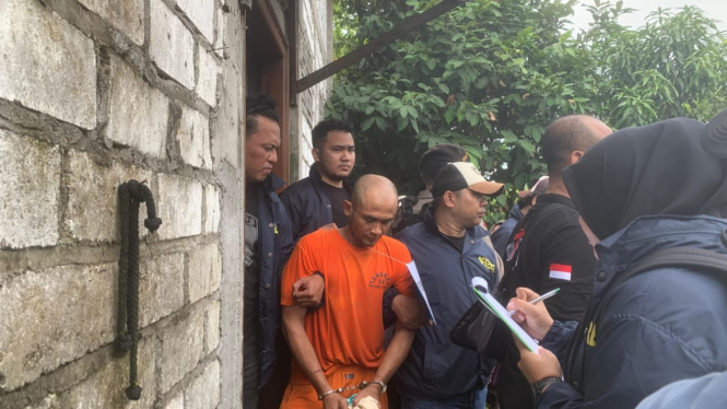 Tersangka atau pelaku Ahmad Midhol saat rekontruksi
