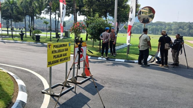 Suasana Polda Jatim lokasi Gubernur Khofifah diperiksa KPK.
