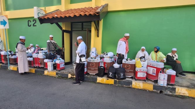 Jemaah haji asal NTT proses pemulangan dari Asrama Haji Surabaya