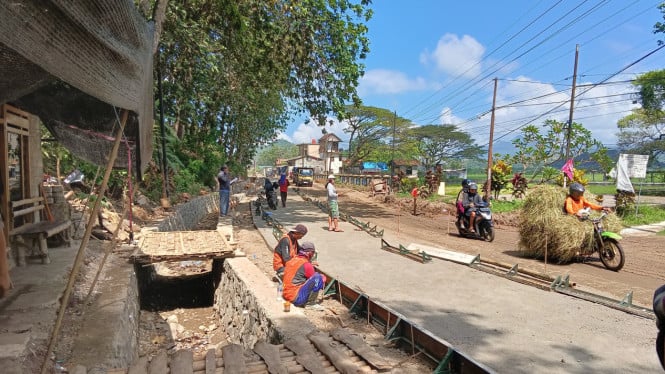 Perbaikan Jalan Sawo-Gambiran