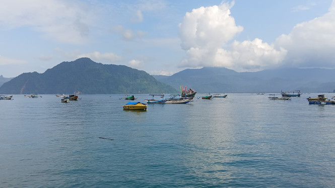 Suasana perairan Pesisir Pantai Selatan Trenggalek.