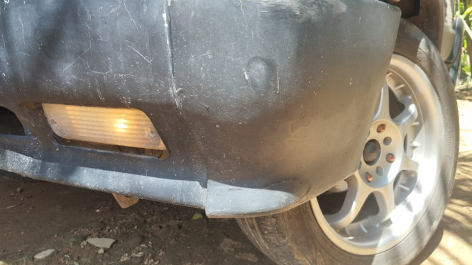 Ilustrasi lampu sein atau riting kendaraan bermotor.