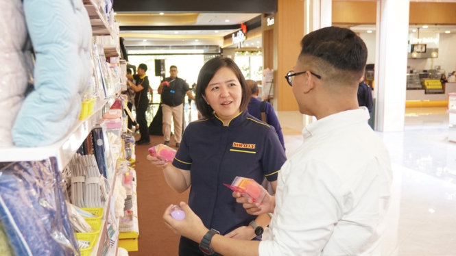 Bazar MR.D.I.Y di Unimas District Surabaya