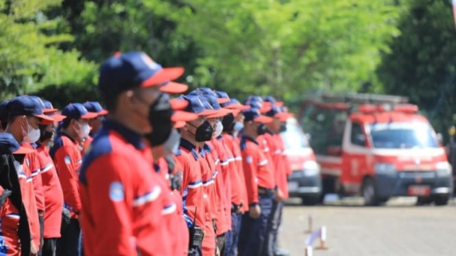 Relawan pemada kebakaran (Redkar)