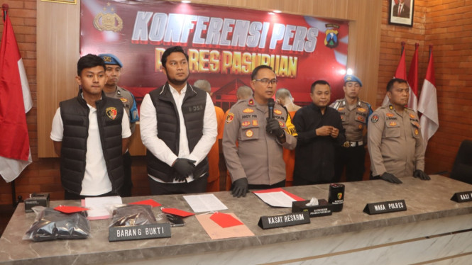 Kapolres Pasuruan merilis kasus pembunuhan.