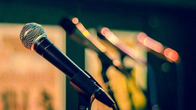 Ilustrasi tampil di muka umum.