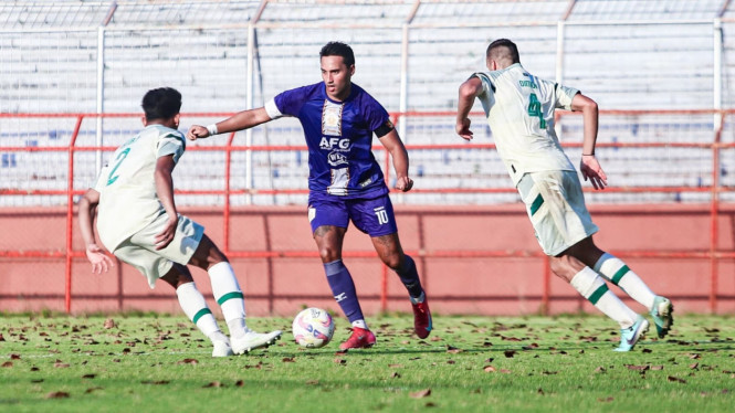 Persik Kediri latihan bersama Persebaya Surabaya.
