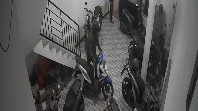 Komplotan maling terekam kamera CCTV