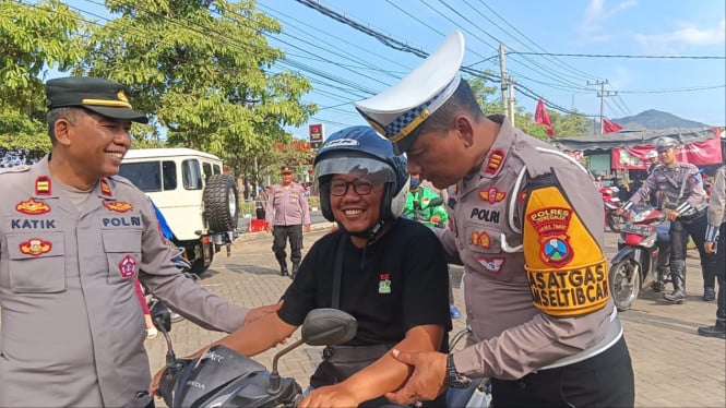 Polres Trenggalek memberikan imbauan kepada pengendara lalu lintas.