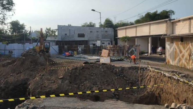 Proses pembangunan Jembatan Lebaksono di Kecamatan Pungging, Kabupaten Mojokerto