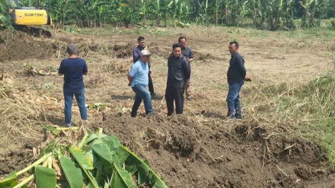 Ketua DPRD Gresik Syahrul Munir saat sidak tambang Galian C di Desa Sukorejo Kecamatan Bungah