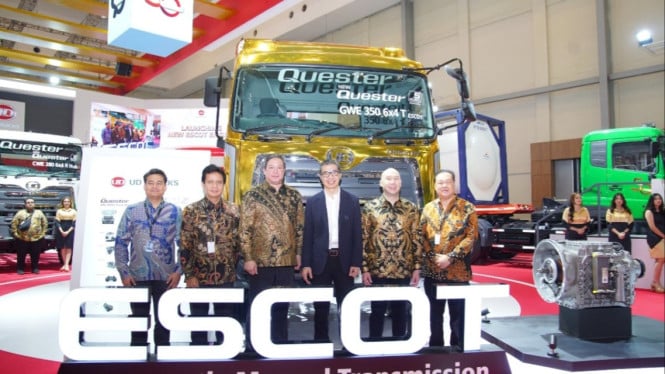 Foto bersama UD Trucks Indonesia