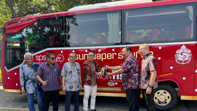 Penyerahan Hibah Bus
