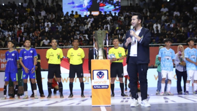 Wagub Jatim Emil Dardak saat Futsal Series Season 2025
