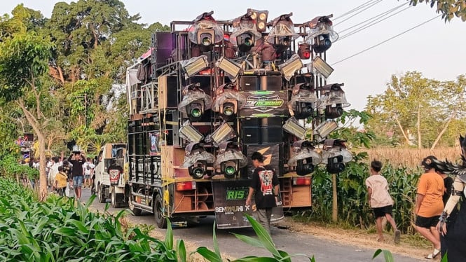 Sound horeg saat karnaval.
