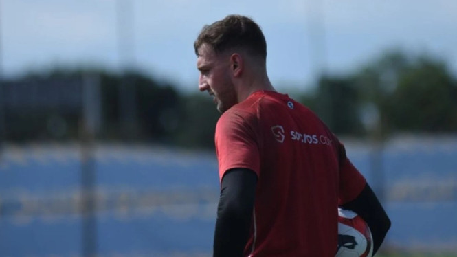 Penjaga gawang Persib Bandung, Adam Przybek