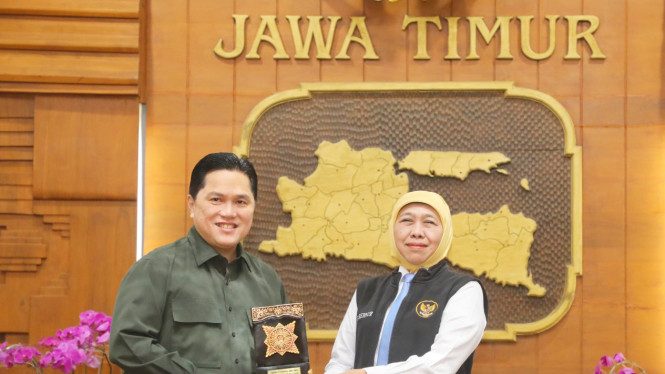 Gubernur Khofifah dan Ketum PSSI Erick Thohir