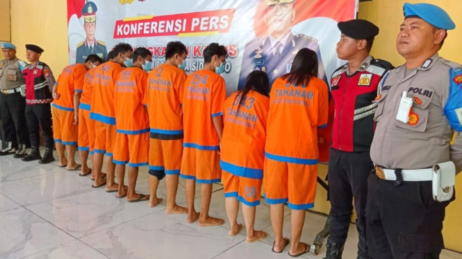 Polresta Sidoarjo mengamankan 8 tersangka sindikat jual beli data pribadi tingkat internasional
