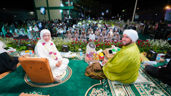 Khofifah Indar Parawansa bersama Habib Syech