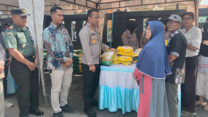 Warga Lamongan serbu Gerakan Pangan Murah