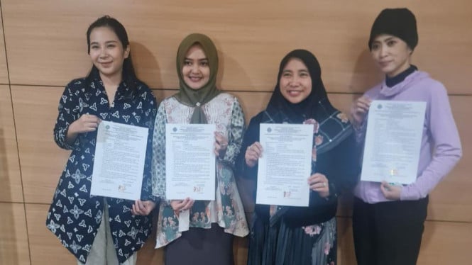 Dirut RSWH dr Titin Ekowati (dua dari kanan)