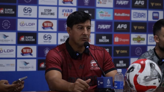 Pelatih Madura United Alfredo Vera