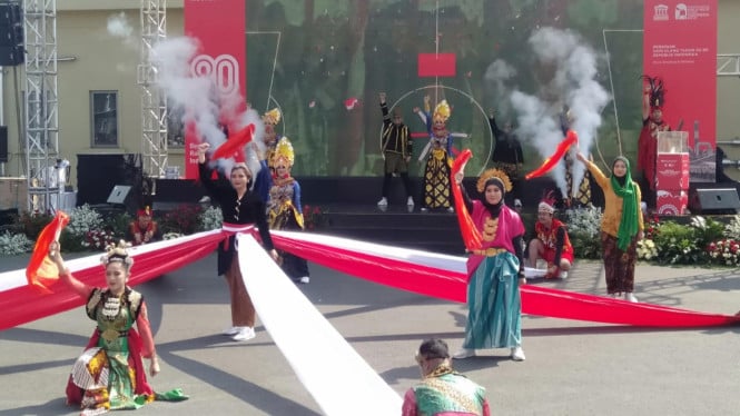 Tari kolosal Nusantara di momen HUT RI ke-80 oleh PTFI.