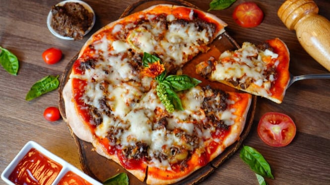 Pizza Merah Putih di Sidoarjo.