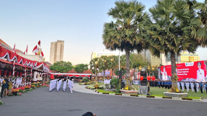 Upacara Penurunan Bendera Merah Putih