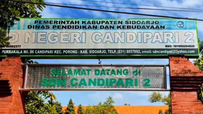 Gapura SDN Candipari 2 Porong, Kabupaten Sidoarjo.