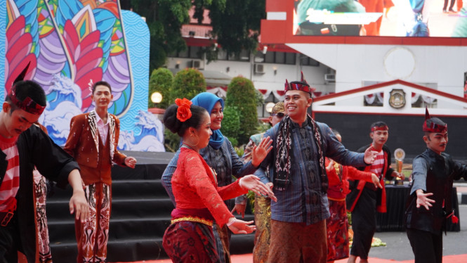 Penampilan Diskominfotik Kota Blitar dalam BEN Carnival 2025.