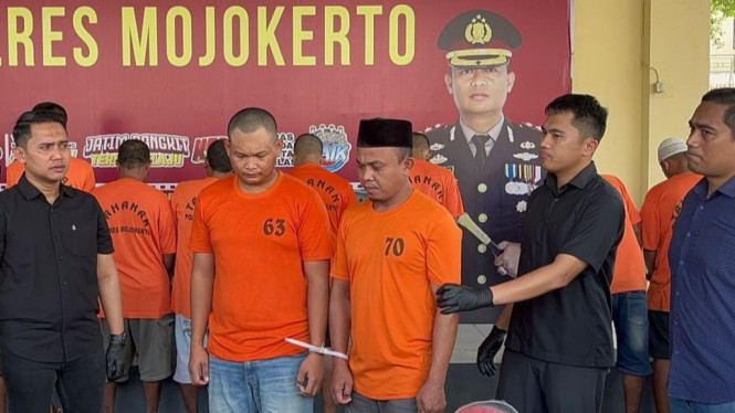 MU (berkaos tahanan nomor 70), tersangka kasus jambret kalung emas di Mojokerto