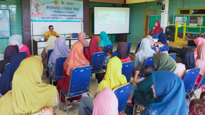 Penyuluhan penyakit TB oleh Petugas Puskesmas Sembayat Gresik