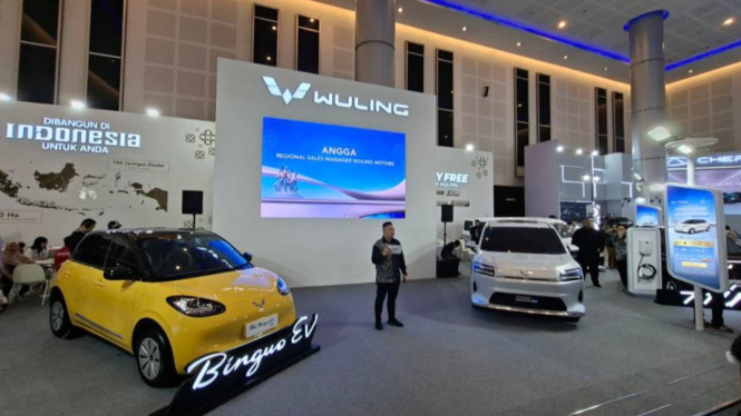 Mobil komersial dari Wuling di pameran GIIAS Surabaya 2025